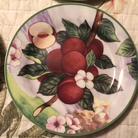 Set of four porcelain dessert plates - Picture 5 of 8